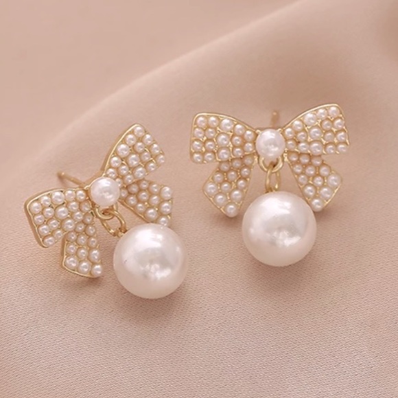 Pearl Bow Gold Earrings - Picture 2 of 2